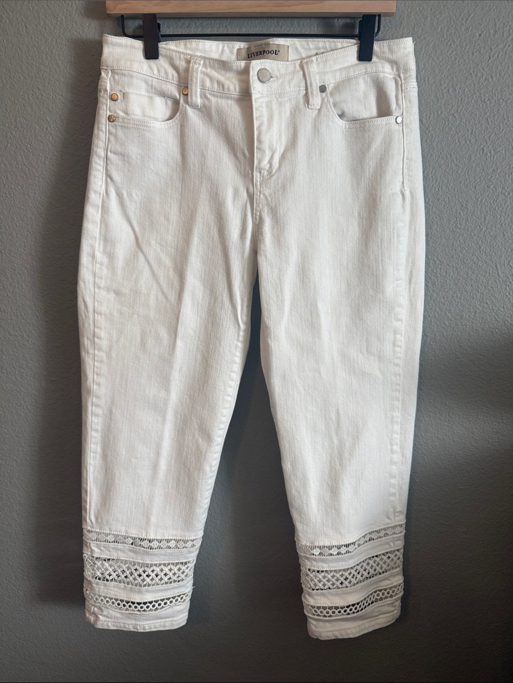Liverpool The Crop White Jeans Lace Crochet Hem Size 6/28